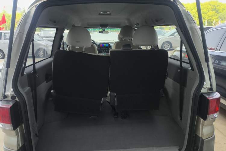 Used FORTHING Lingzhi 2017 M3L 1.6L 7-Seater Comfort Model Trunk