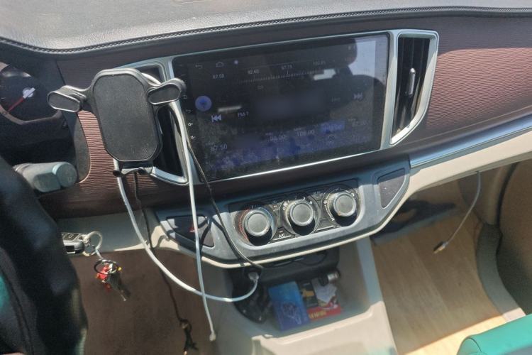 Used FORTHING Lingzhi 2018 M5L 1.6L 7-Seater Luxury Model Audio And AC Panel
