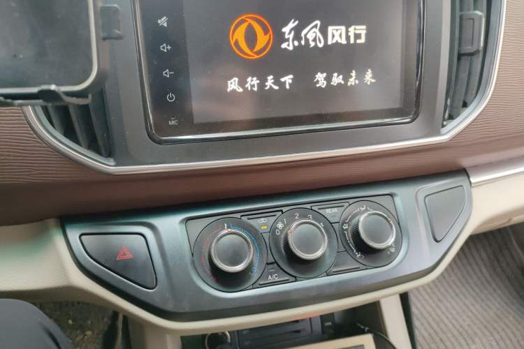 Used FORTHING Lingzhi 2018 M5L 1.6L 7-Seater Luxury Model Audio And AC Panel