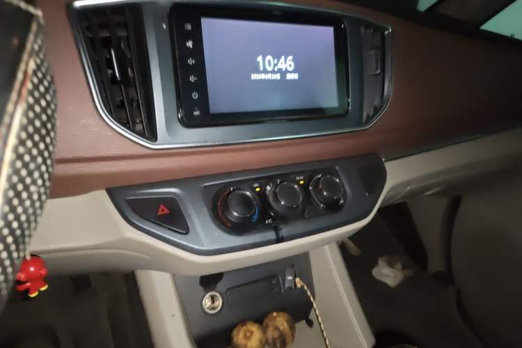 Used FORTHING Lingzhi 2018 M5L 1.6L 7-Seater Luxury Model Audio And AC Panel