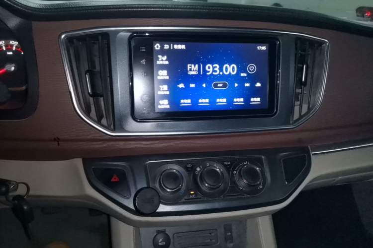 Used FORTHING Lingzhi 2018 M5L 1.6L 7-Seater Luxury Model Audio And AC Panel