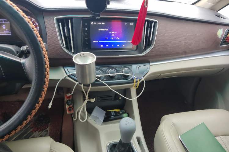 Used FORTHING Lingzhi 2018 M5L 1.6L 7-Seater Luxury Model Audio And AC Panel