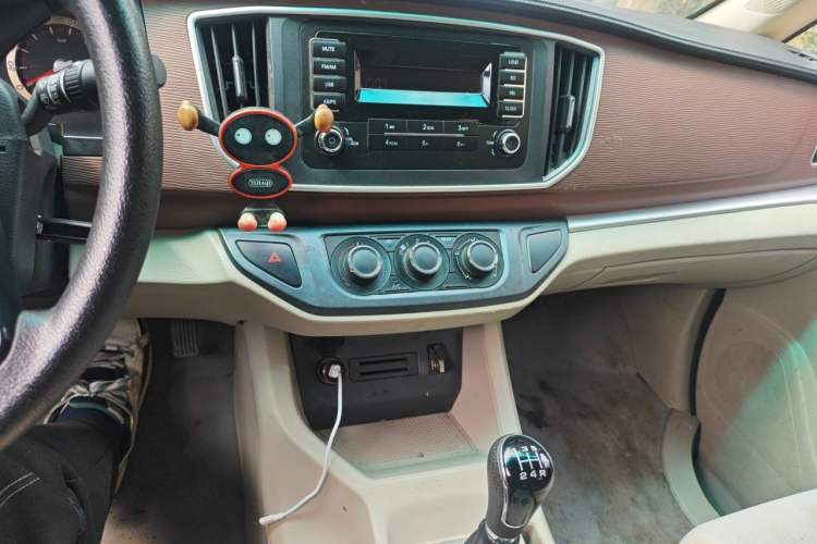 Used FORTHING Lingzhi 2018 M5L 1.6L 7-Seater Comfort Model Audio And AC Panel