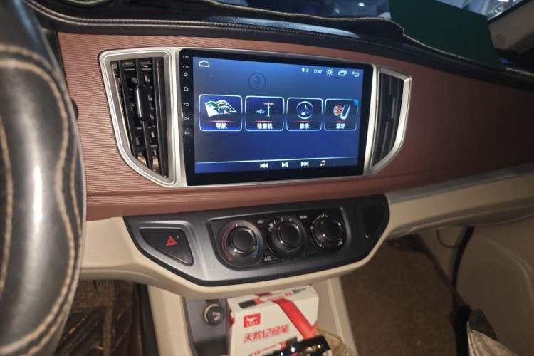 Used FORTHING Lingzhi 2018 M5L 1.6L 7-Seater Comfort Model Audio And AC Panel