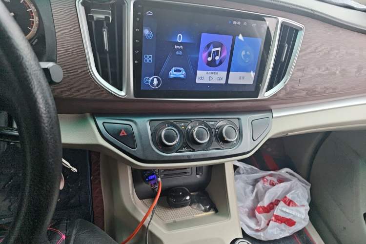 Used FORTHING Lingzhi 2018 M5L 2.0L 7-Seater Comfort Model Audio And AC Panel