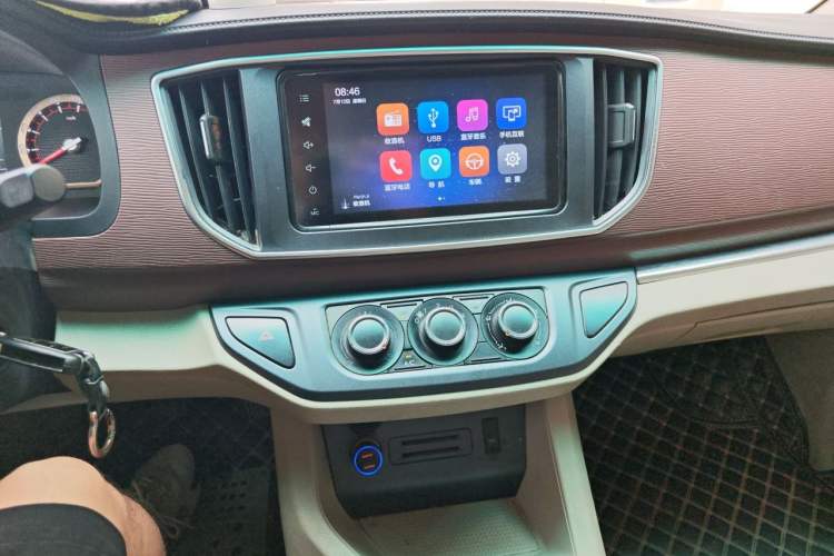 Used FORTHING Lingzhi 2018 M5L 1.6L 7-Seater Luxury Model Audio And AC Panel