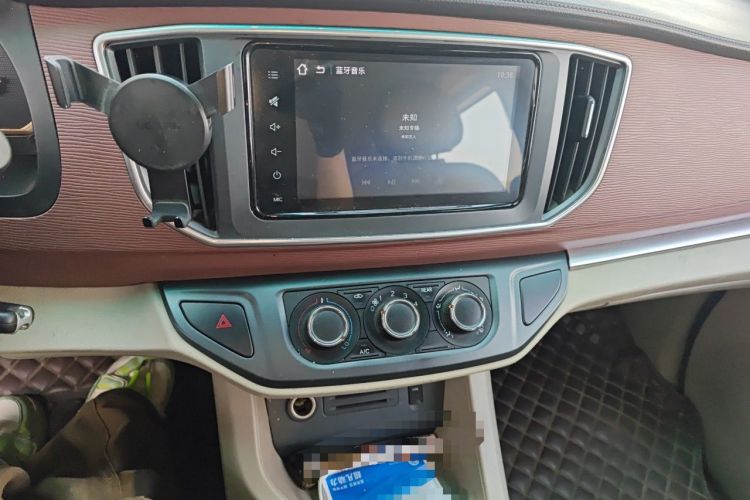 Used FORTHING Lingzhi 2018 M5L 1.6L 7-Seater Luxury Model Audio And AC Panel