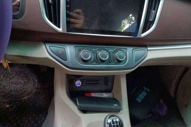 Used FORTHING Lingzhi 2018 M5 1.6L 7-Seater Comfort Model Audio And AC Panel