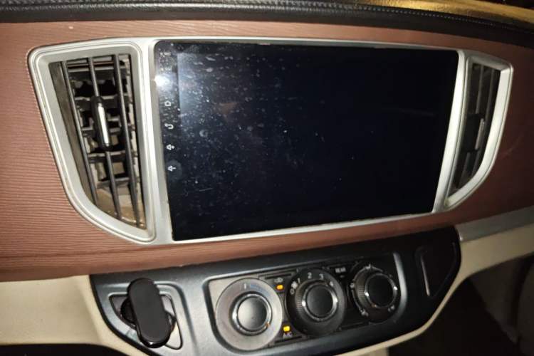 Used FORTHING Lingzhi 2018 M5 1.6L 7-Seater Comfort Model Audio And AC Panel