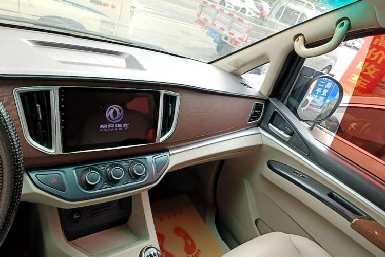 Used FORTHING Lingzhi 2018 M5 1.6L 7-Seater Comfort Model Audio And AC Panel