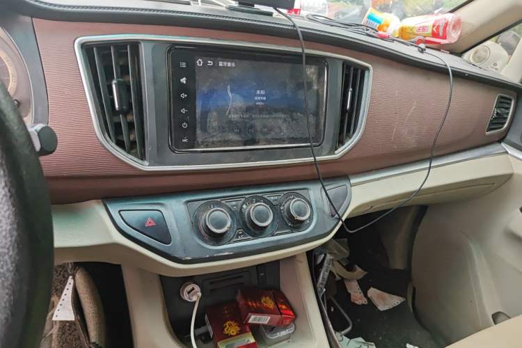 Used FORTHING Lingzhi 2018 M5L 1.6L 7-Seater Luxury Model Audio And AC Panel
