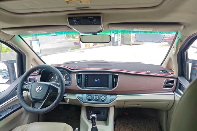 Used FORTHING Lingzhi 2018 M5 1.6L 7-Seater Luxury Model Center Console