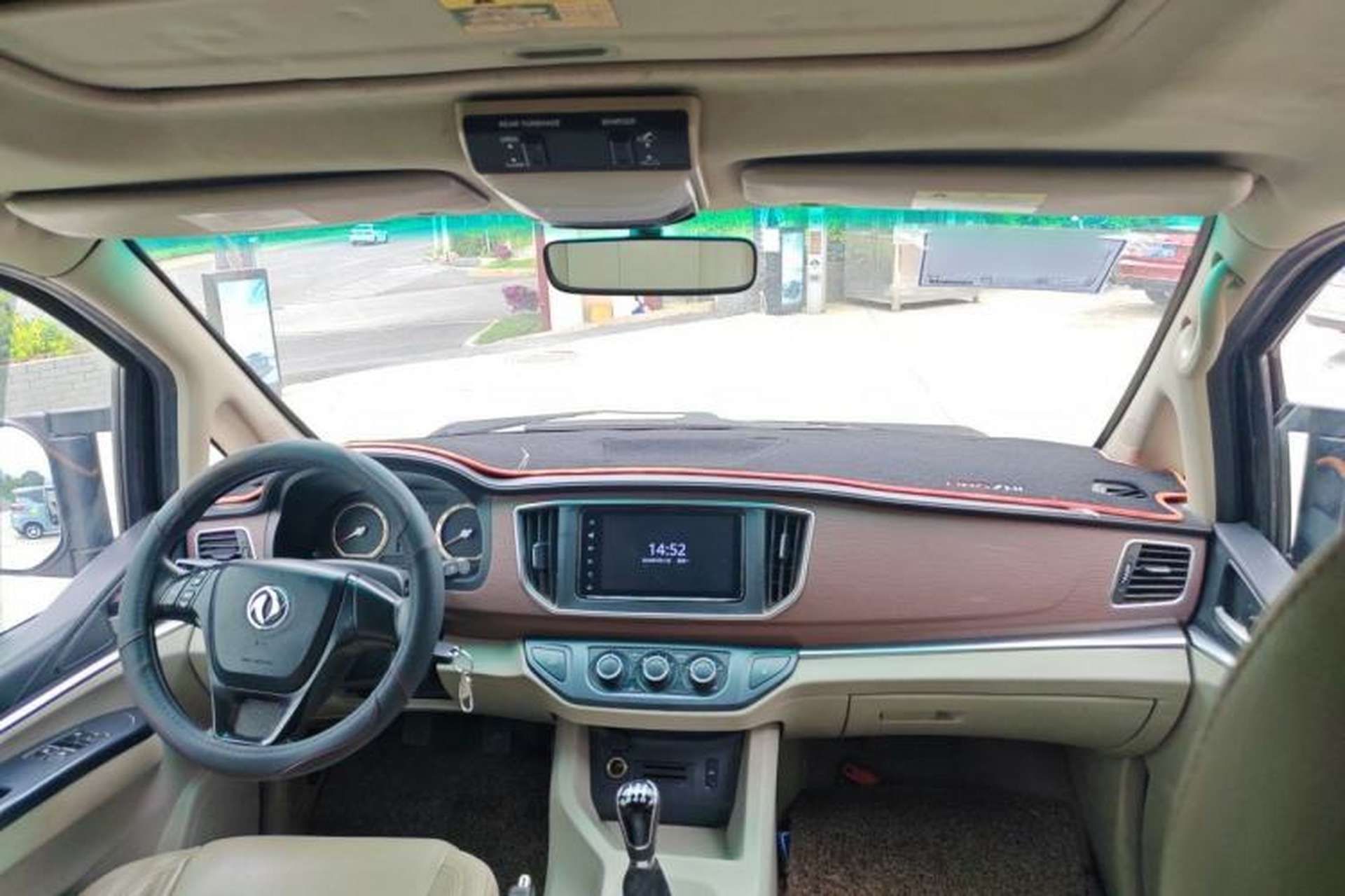 Used FORTHING Lingzhi 2018 M5 1.6L 7-Seater Luxury Model Center Console