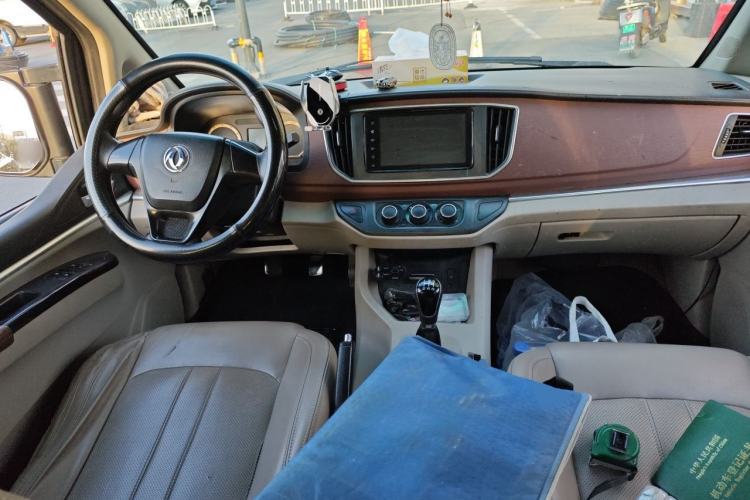 Used FORTHING Lingzhi 2018 M5L 1.6L 7-Seater Luxury Model Center Console