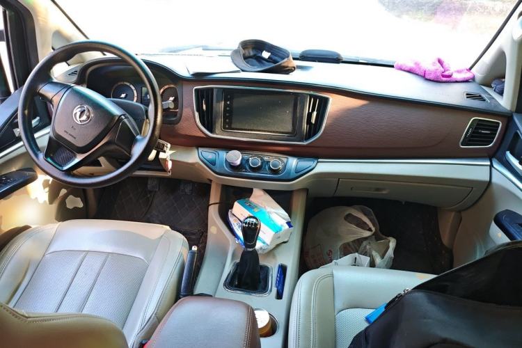 Used FORTHING Lingzhi 2018 M5L 1.6L 7-Seater Luxury Model Center Console