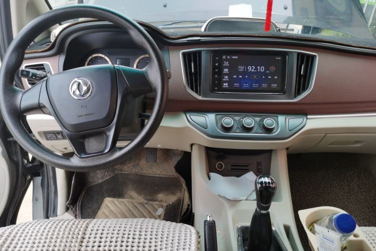 Used FORTHING Lingzhi 2018 M5L 1.6L 7-Seater Luxury Model Center Console
