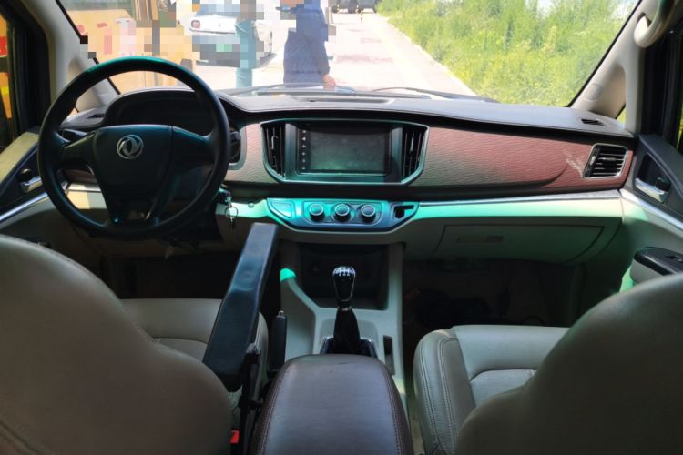 Used FORTHING Lingzhi 2018 M5L 1.6L 7-Seater Luxury Model Center Console