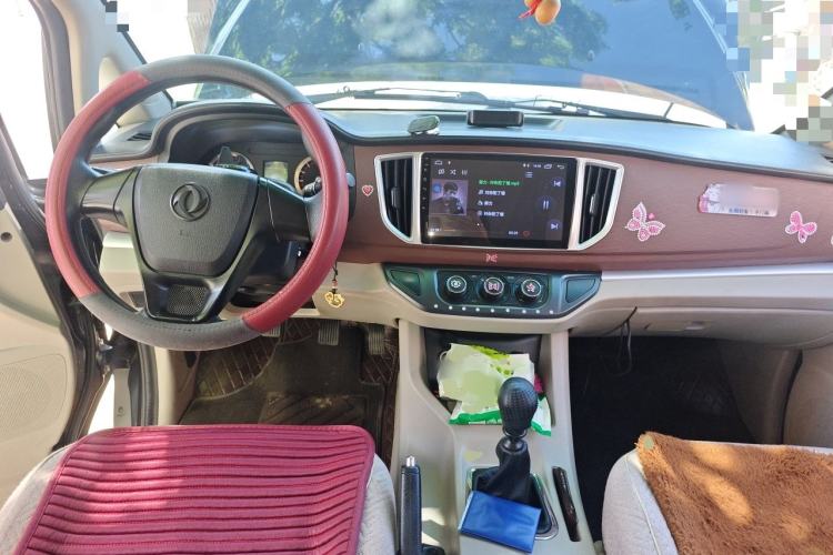 Used FORTHING Lingzhi 2018 M5L 2.0L 9-Seater Comfort Model Center Console