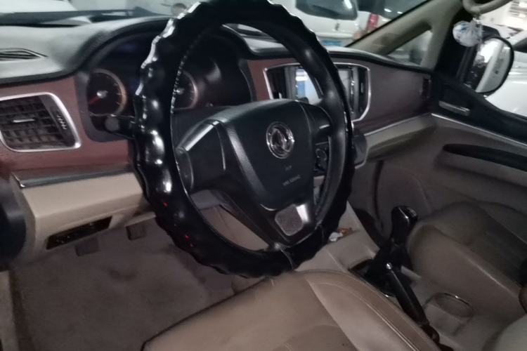 Used FORTHING Lingzhi 2018 M5L 1.6L 7-Seater Luxury Model Center Console