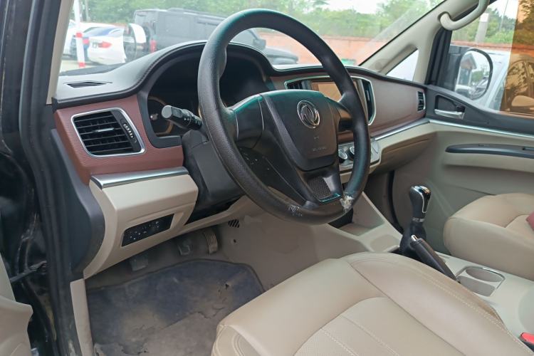 Used FORTHING Lingzhi 2018 M5L 1.6L 7-Seater Luxury Model Center Console