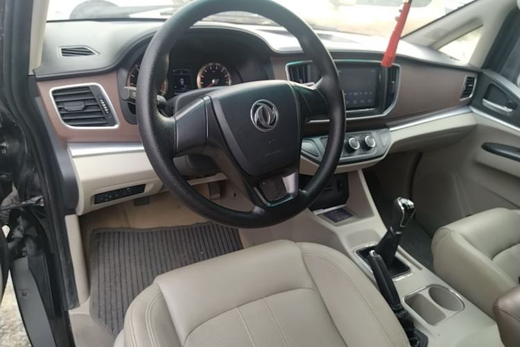 Used FORTHING Lingzhi 2018 M5L 1.6L 7-Seater Luxury Model Center Console