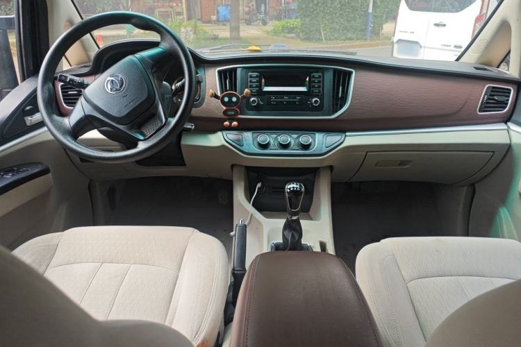 Used FORTHING Lingzhi 2018 M5L 1.6L 7-Seater Comfort Model Center Console