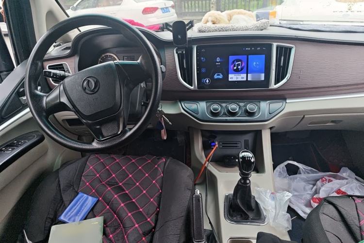 Used FORTHING Lingzhi 2018 M5L 2.0L 7-Seater Comfort Model Center Console