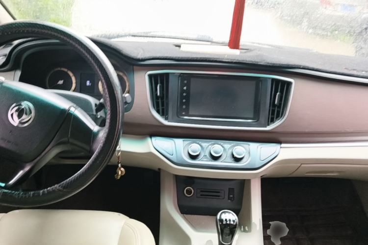 Used FORTHING Lingzhi 2018 M5L 1.6L 7-Seater Luxury Model Center Console
