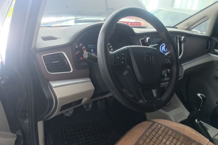 Used FORTHING Lingzhi 2018 M5L 1.6L 7-Seater Comfort Model Center Console