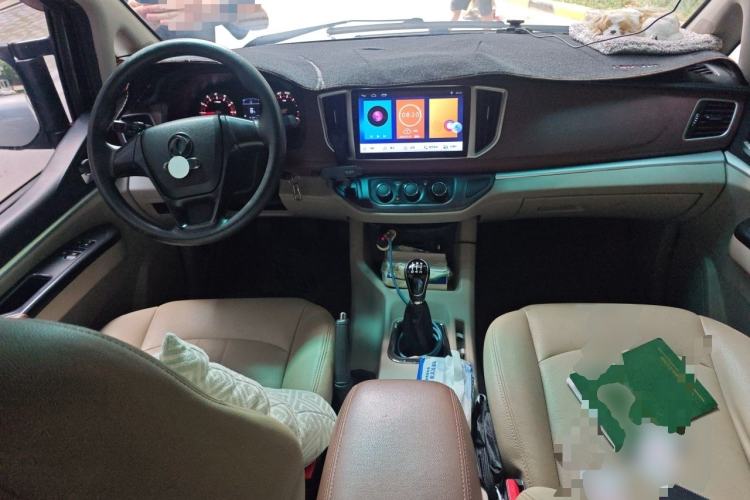Used FORTHING Lingzhi 2018 M5L 1.6L 9-Seater Comfort Model Center Console