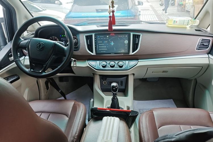 Used FORTHING Lingzhi 2018 M5L 2.0L 7-Seater Comfort Model Center Console