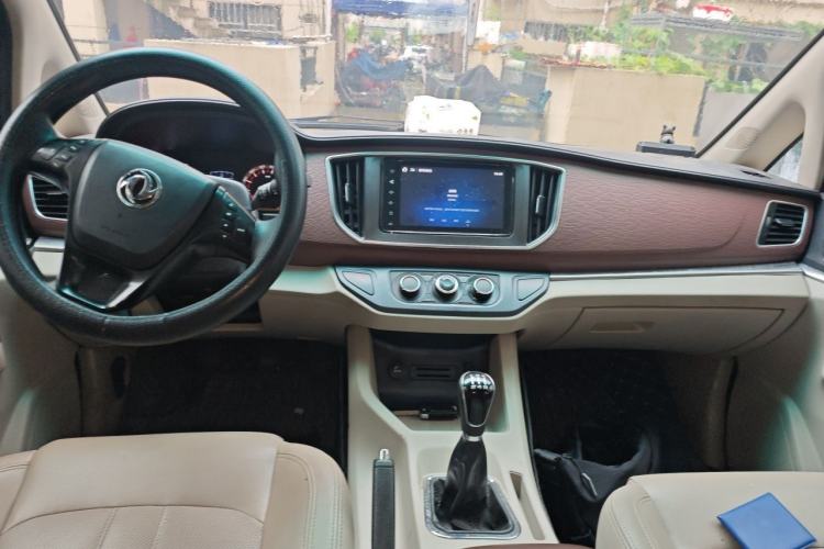 Used FORTHING Lingzhi 2018 M5L 1.6L 7-Seater Luxury Model Center Console