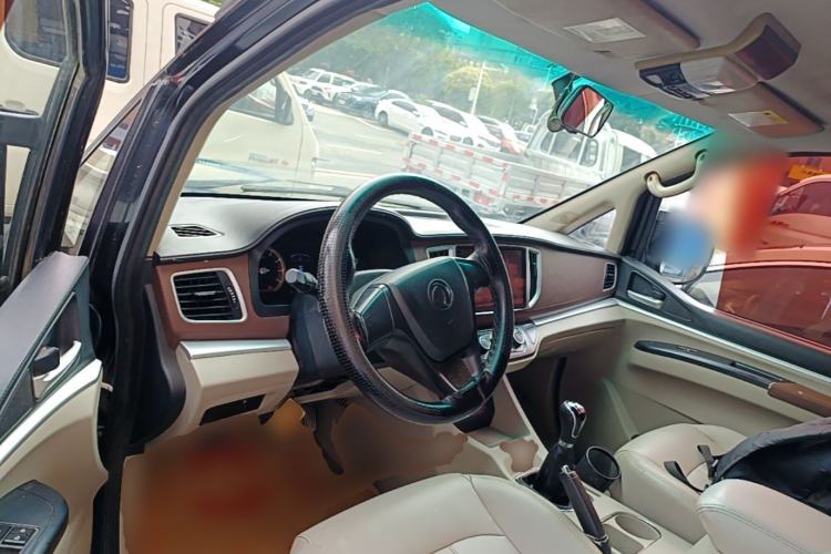 Used FORTHING Lingzhi 2018 M5 1.6L 7-Seater Comfort Model Center Console