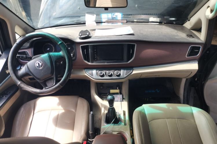 Used FORTHING Lingzhi 2018 M5L 1.6L 7-Seater Luxury Model Center Console