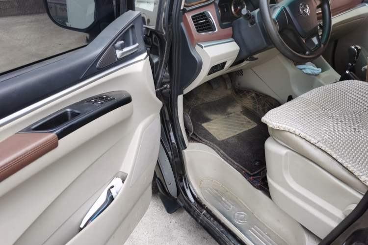 Used FORTHING Lingzhi 2018 M5L 1.6L 7-Seater Luxury Model Driver Seat