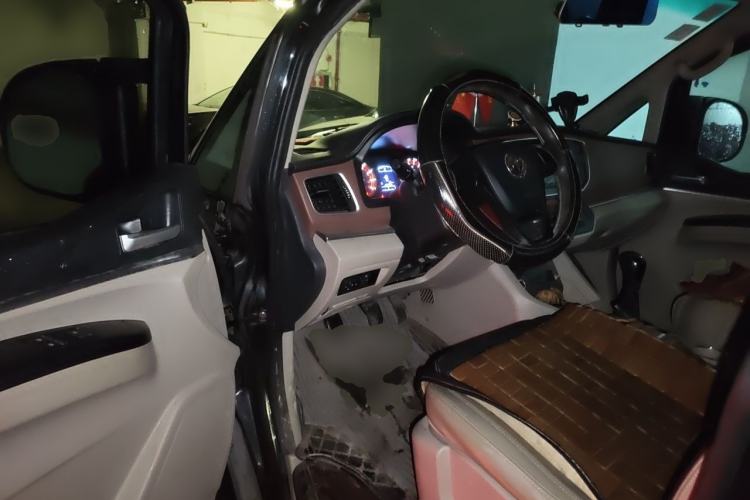 Used FORTHING Lingzhi 2018 M5L 1.6L 7-Seater Luxury Model Driver Seat