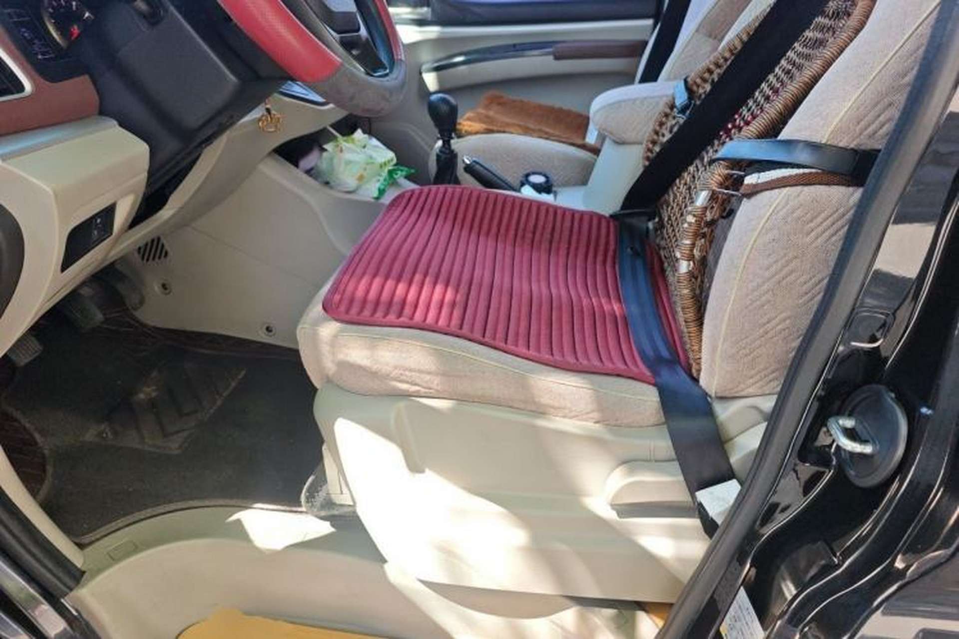 Used FORTHING Lingzhi 2018 M5L 2.0L 9-Seater Comfort Model Driver Seat