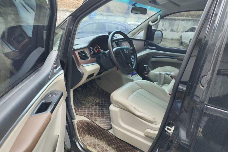 Used FORTHING Lingzhi 2018 M5L 1.6L 7-Seater Luxury Model Driver Seat