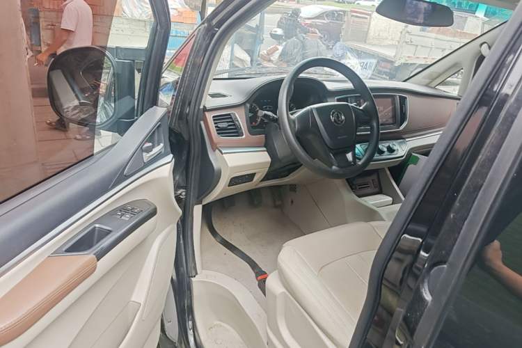 Used FORTHING Lingzhi 2018 M5L 1.6L 7-Seater Luxury Model Driver Seat