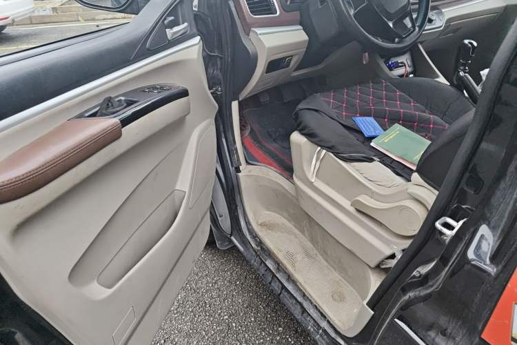 Used FORTHING Lingzhi 2018 M5L 2.0L 7-Seater Comfort Model Driver Seat
