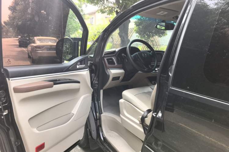 Used FORTHING Lingzhi 2018 M5L 1.6L 7-Seater Luxury Model Driver Seat