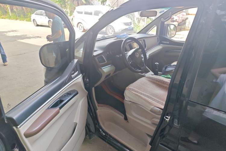 Used FORTHING Lingzhi 2018 M5 1.6L 7-Seater Luxury Model Driver Seat