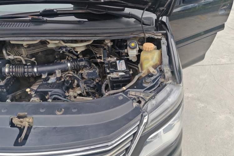 Used FORTHING Lingzhi 2018 M5 1.6L 7-Seater Luxury Model Engine Bay Left