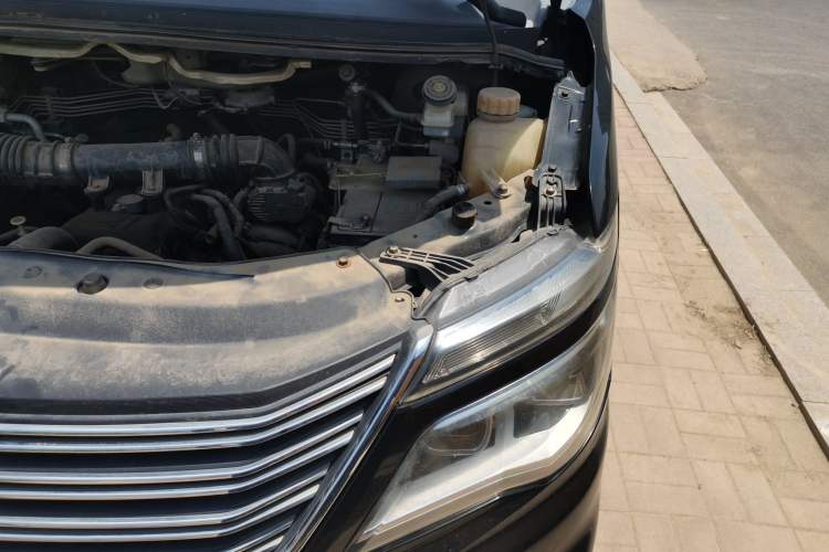 Used FORTHING Lingzhi 2018 M5L 1.6L 7-Seater Luxury Model Engine Bay Left