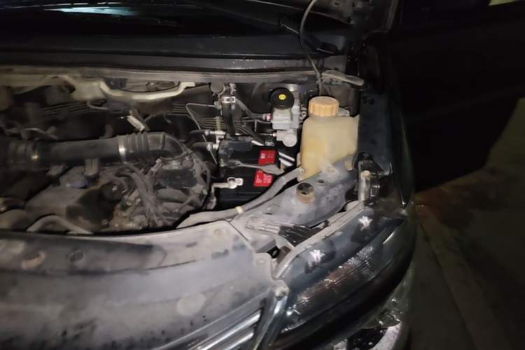 Used FORTHING Lingzhi 2018 M5L 1.6L 7-Seater Luxury Model Engine Bay Left