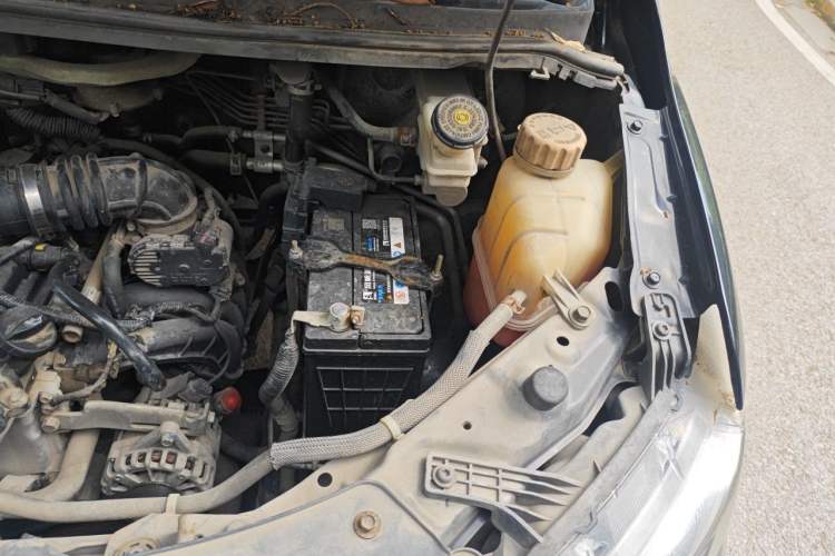 Used FORTHING Lingzhi 2018 M5L 1.6L 7-Seater Comfort Model Engine Bay Left