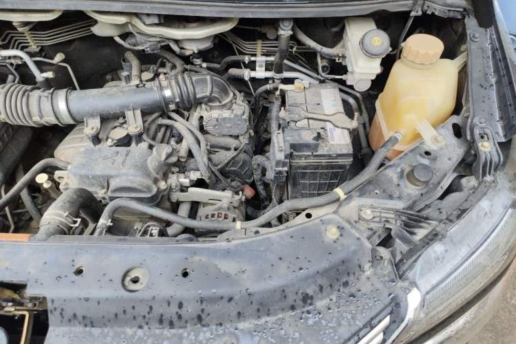 Used FORTHING Lingzhi 2018 M5L 1.6L 7-Seater Luxury Model Engine Bay Left