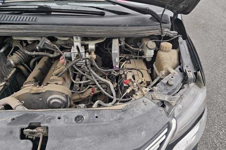 Used FORTHING Lingzhi 2018 M5L 2.0L 7-Seater Comfort Model Engine Bay Left