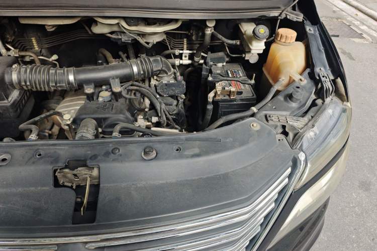 Used FORTHING Lingzhi 2018 M5L 1.6L 9-Seater Comfort Model Engine Bay Left