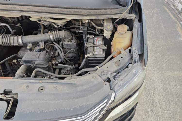 Used FORTHING Lingzhi 2018 M5L 1.6L 7-Seater Luxury Model Engine Bay Left